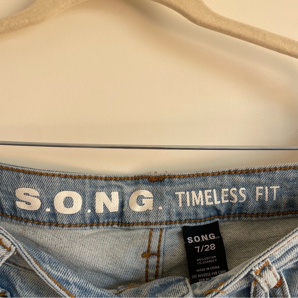 S.O.N.G Timeless Fit Light Wash Ripped Knee Jeans - Picture 3 of 3